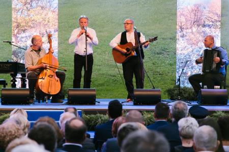 Župan Matej Slapar ob dnevu državnosti »Ko narod stoji odločno, z vero v svoje vrednote in pravice, postane nepremagljiv.«  (84)
